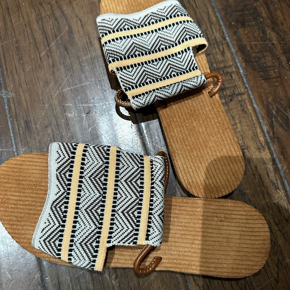 Stylish Tan and Black Patterned Flats - Picture 2 of 4